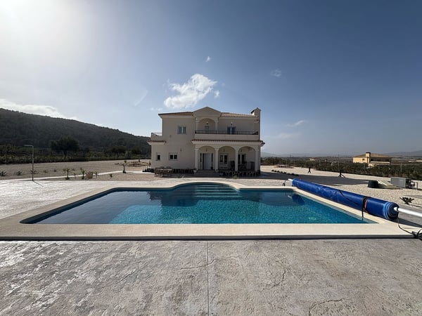 House in Pinoso - view 1