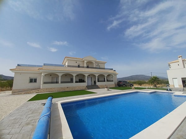 House in Pinoso - view 1