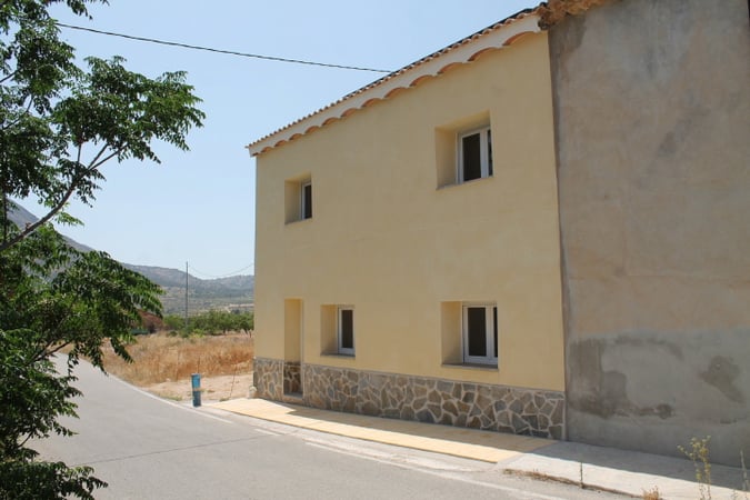 House in El Canton - view 1
