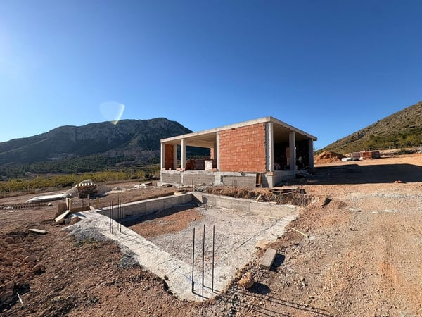 House in El Canton - view 1