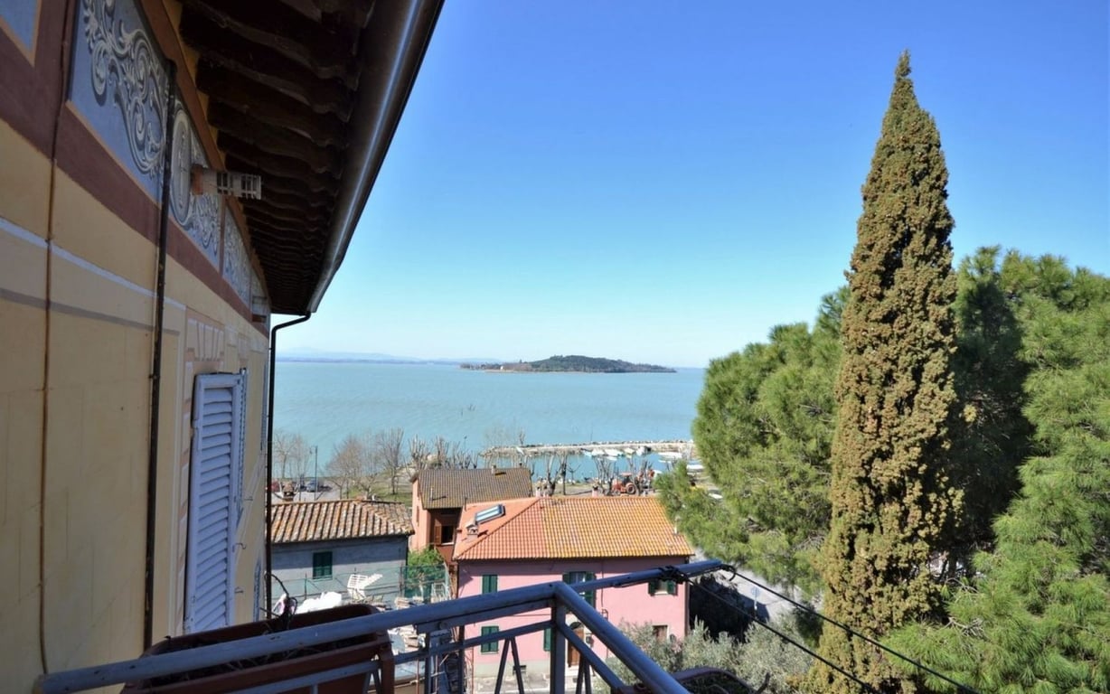 House in San Feliciano - Image 2