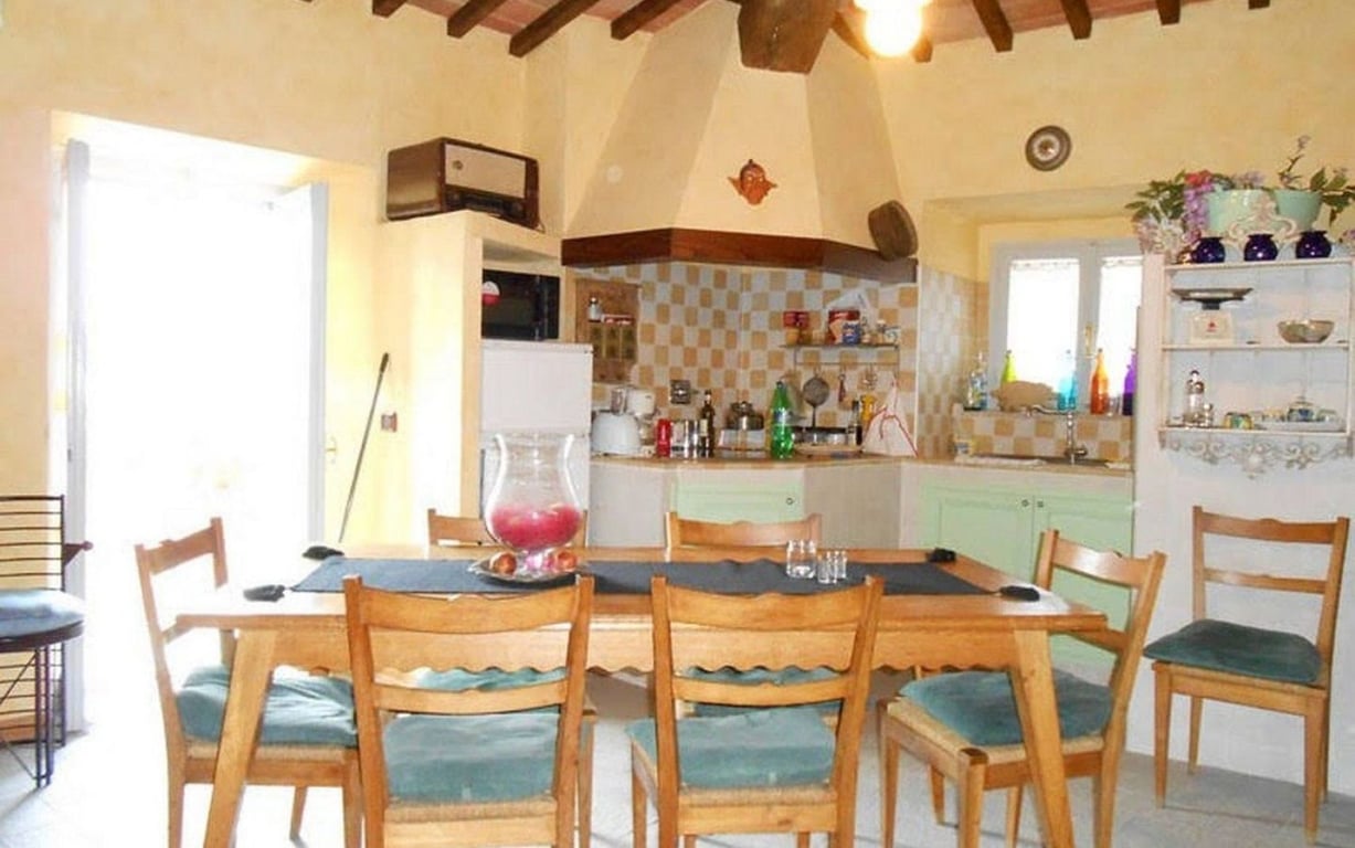 House in San Feliciano - Image 3