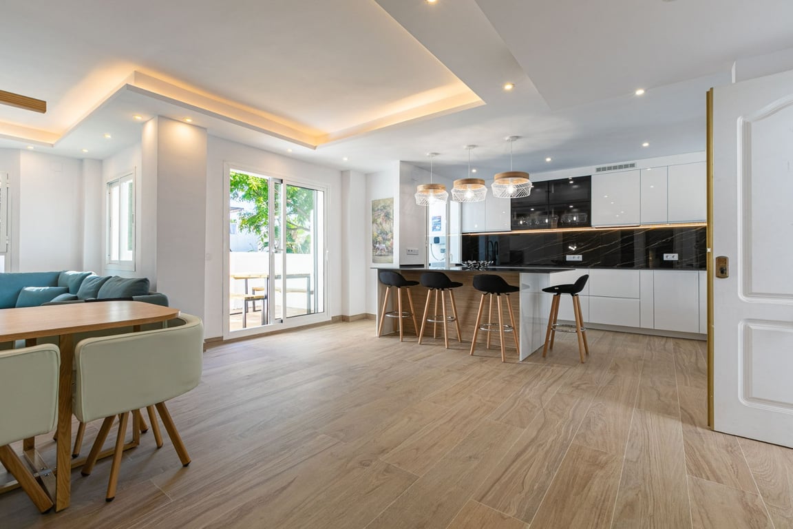 Apartment in Nueva Andalucia - Image 2