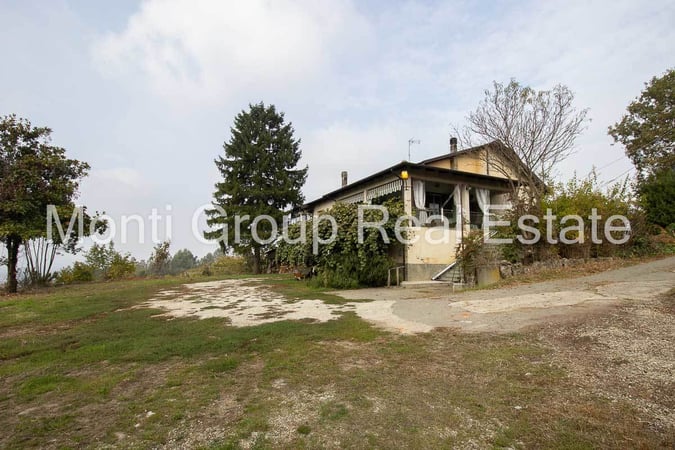 House in Moglia - view 1