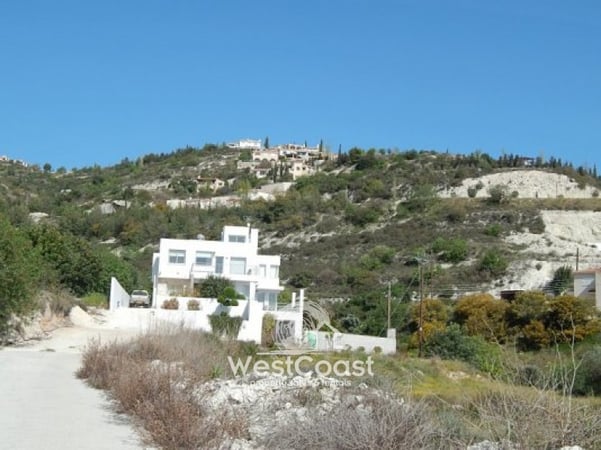 House in Tsada - view 1