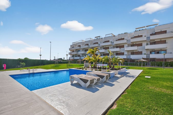 Apartment in Dehesa de Campoamor - view 1