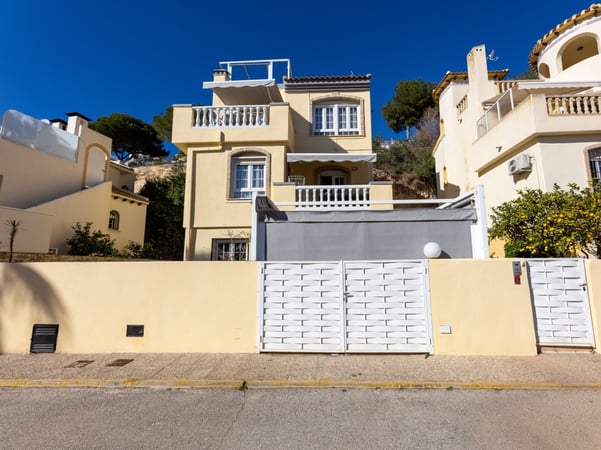 Villa in Alicante - view 1