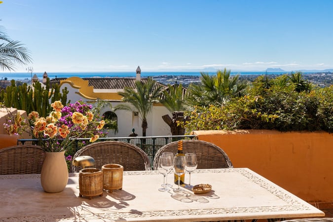 Apartment in Nueva Andalucia - view 1