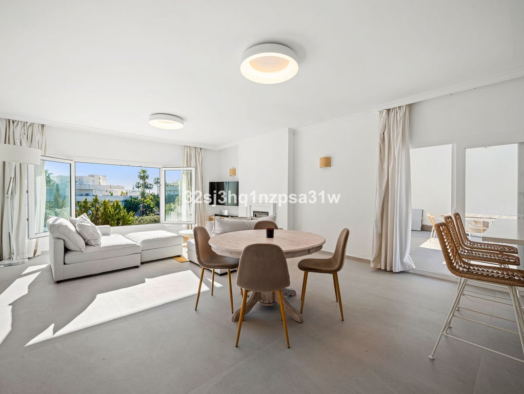 Penthouse in Nueva Andalucia - Image 3