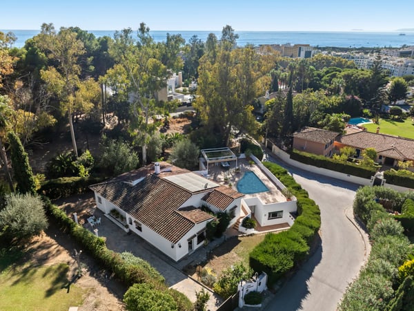 Villa in Marbella - view 1