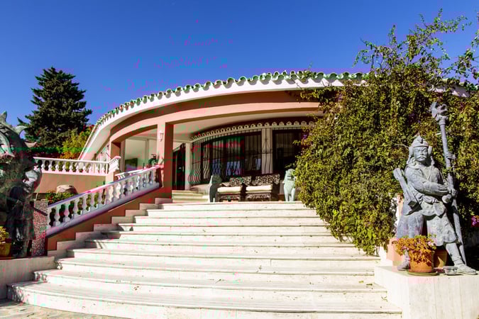 Villa in Estepona - view 1