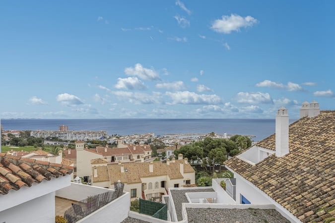 Apartment in La Duquesa - view 1