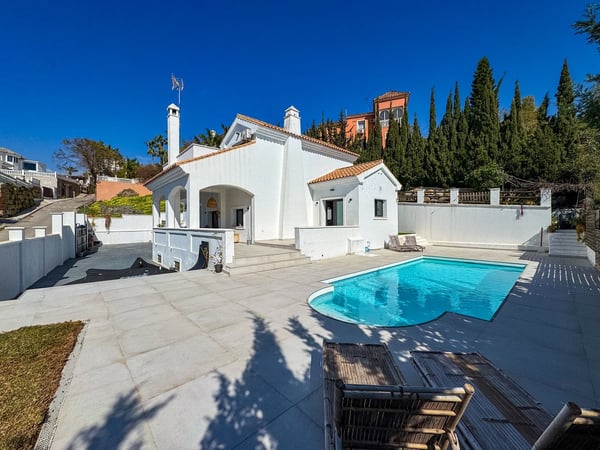 Villa in Estepona - view 1