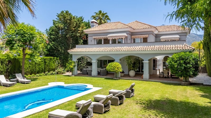 Villa in Nueva Andalucia - view 1