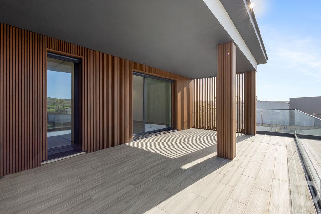 House in Sao Pedro da Cadeira - Image 2