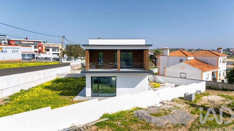 House in Sao Pedro da Cadeira - view 1