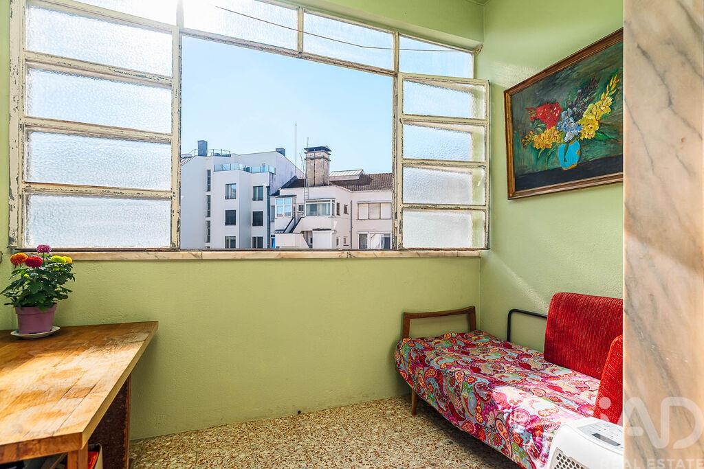Apartment in Lisbon - Image 2