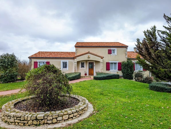 House in Hautefage-la-Tour - view 1