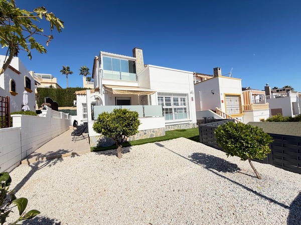 Villa in Los Dolses - view 1