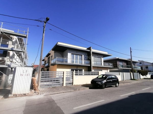 Villa in Fernao Ferro - view 1