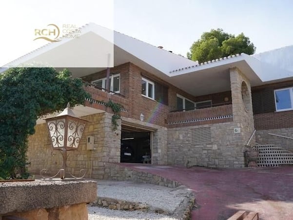 Villa in La Nucia - view 1