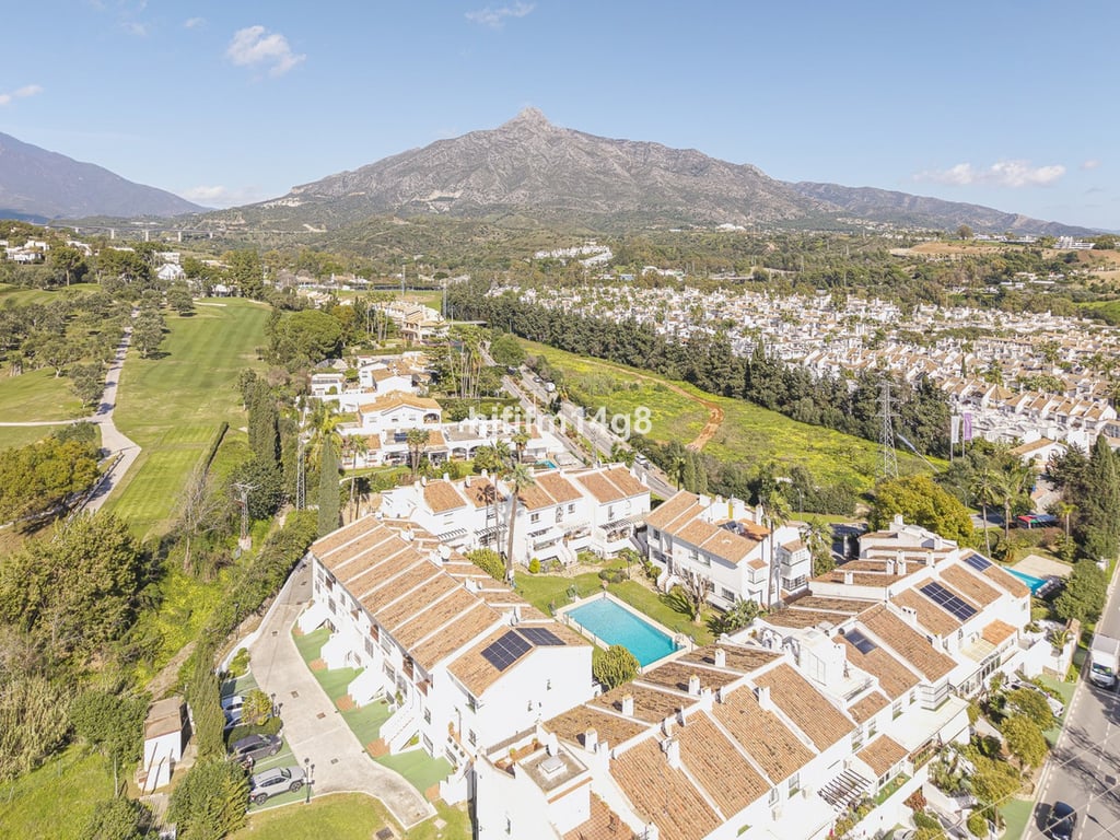 House in Nueva Andalucia - Image 2