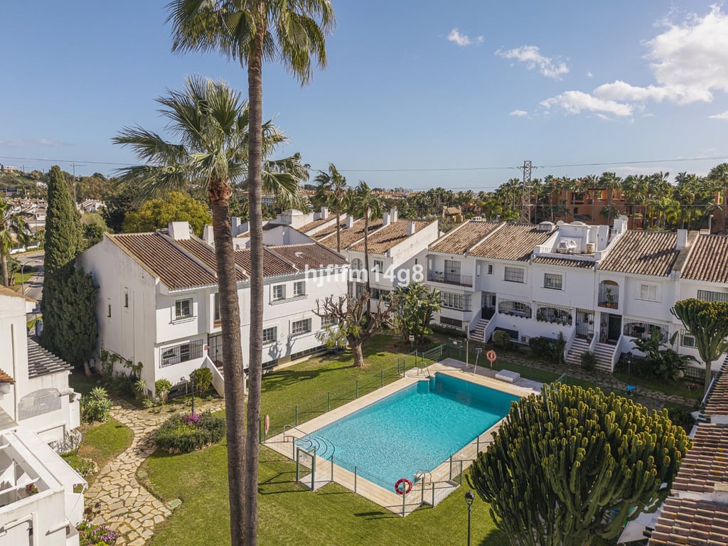 House in Nueva Andalucia - Image 3