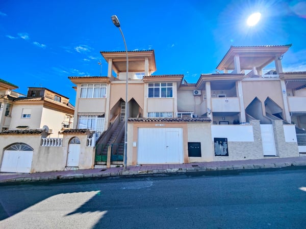 Apartment in Residencia los Altos - view 1