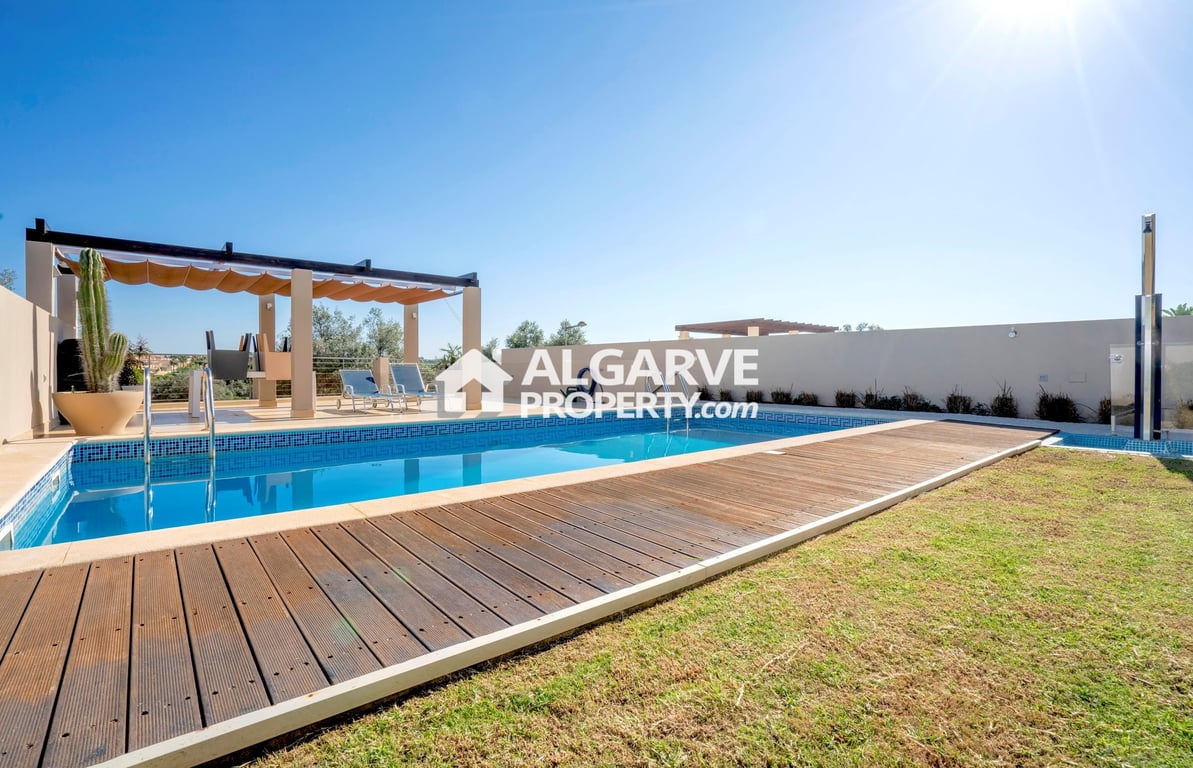 Villa in Quarteira - Image 2