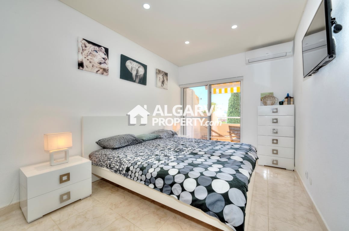 Apartment in Quarteira - Image 2