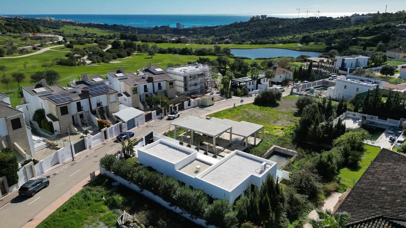 Villa in Estepona - view 1