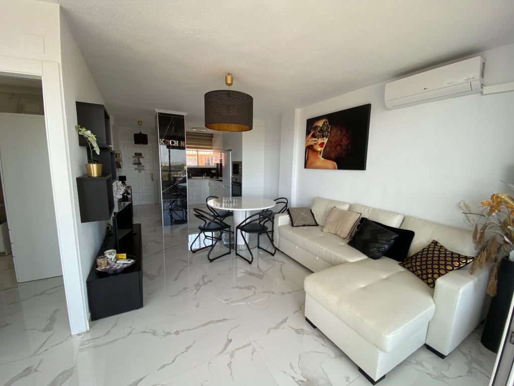 Apartment in Punta Prima - Image 2