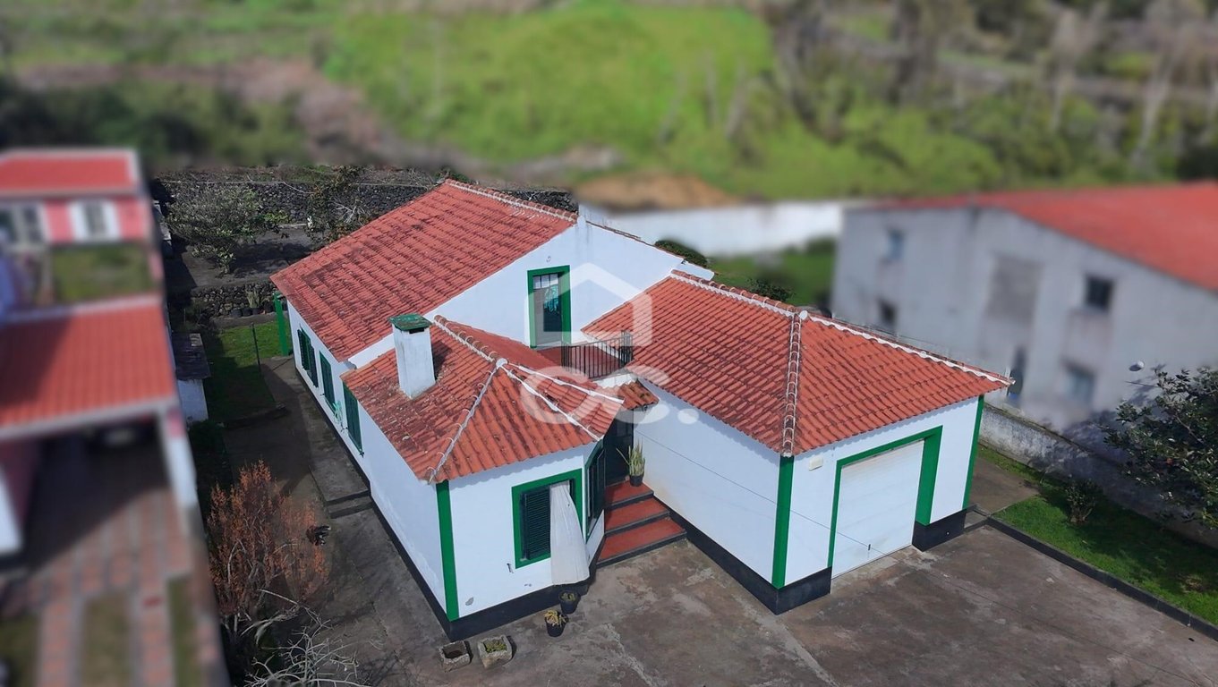 Villa in Sao Mateus da Calheta - Image 2