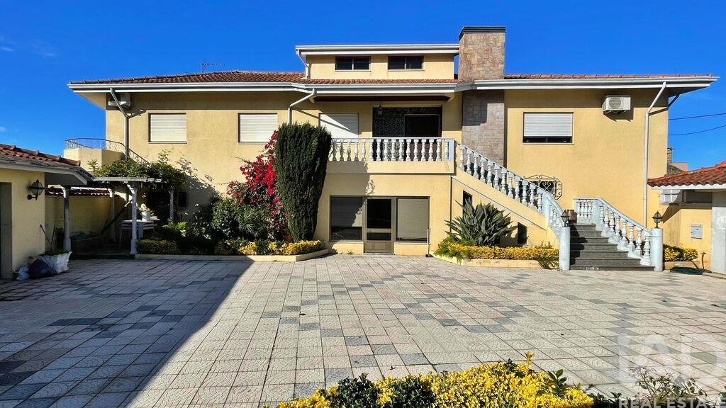 House in Aguas Santas - Image 3