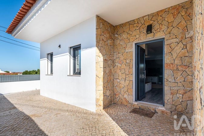 House in Moita - view 1