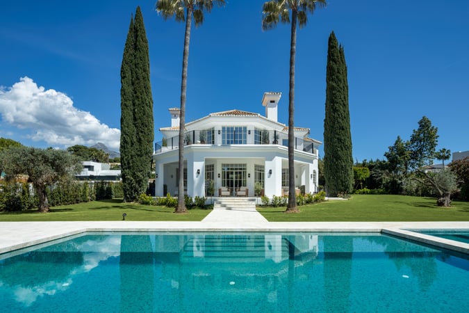 Villa in Nueva Andalucia - view 1