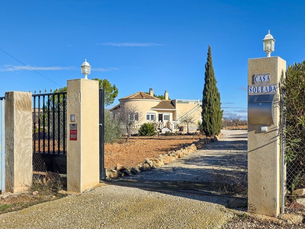 Villa in Canada del Trigo - view 1