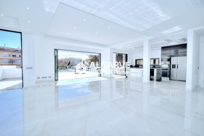 Villa in Quarteira - view 1