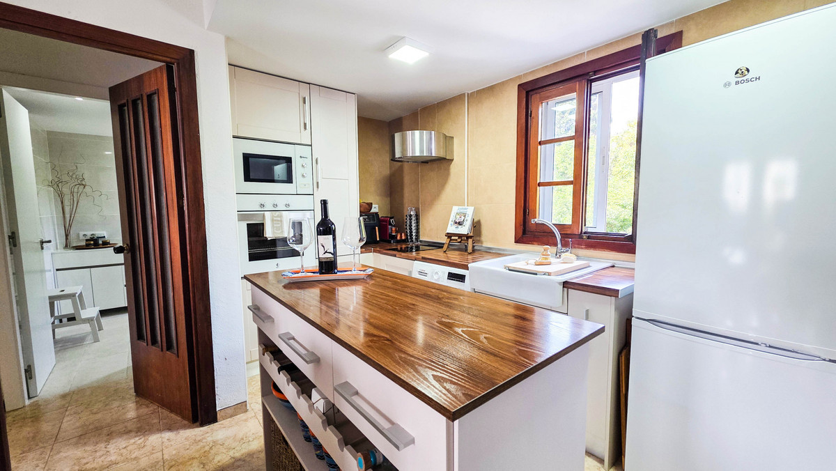 Apartment in La Duquesa - Image 3