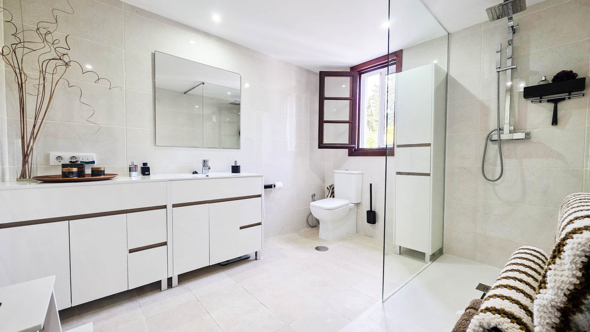 Apartment in La Duquesa - Image 2