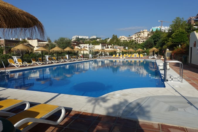 Apartment in Benahavis - view 1