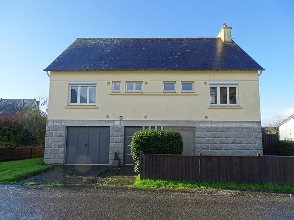 House in Mael-Carhaix - view 1