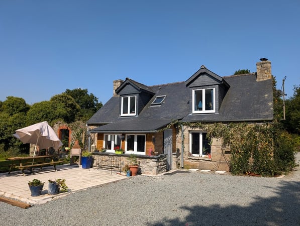 House in Mael-Carhaix - view 1