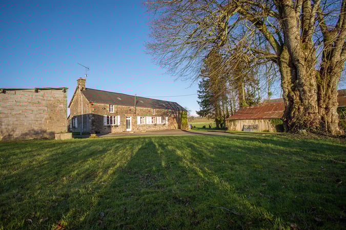 House in Savigny-le-Vieux - view 1