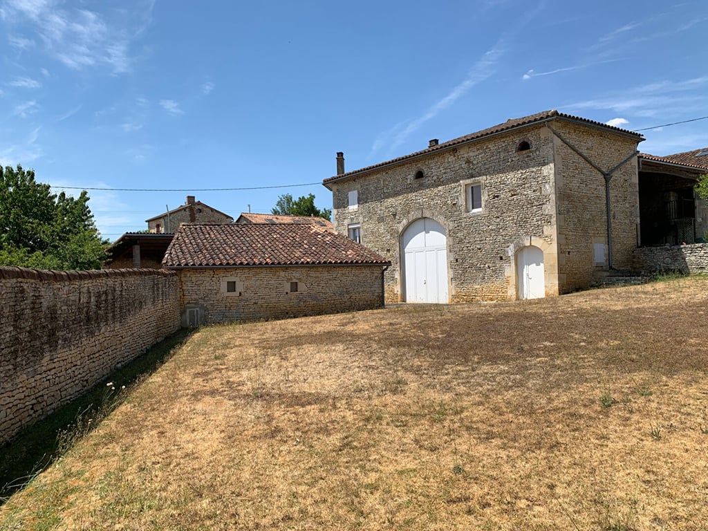 House in Poursac - Image 3