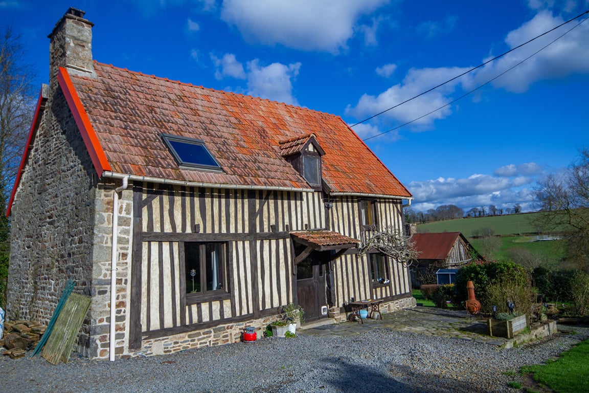 House in Isigny-le-Buat - Image 2