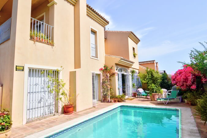 Villa in Nuevo Guadiaro - view 1