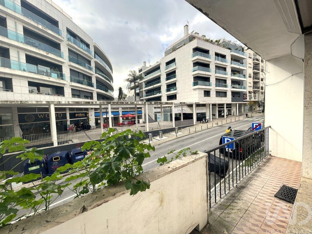 Apartment in Almada - Image 2