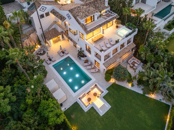 Villa in Nueva Andalucia - view 1