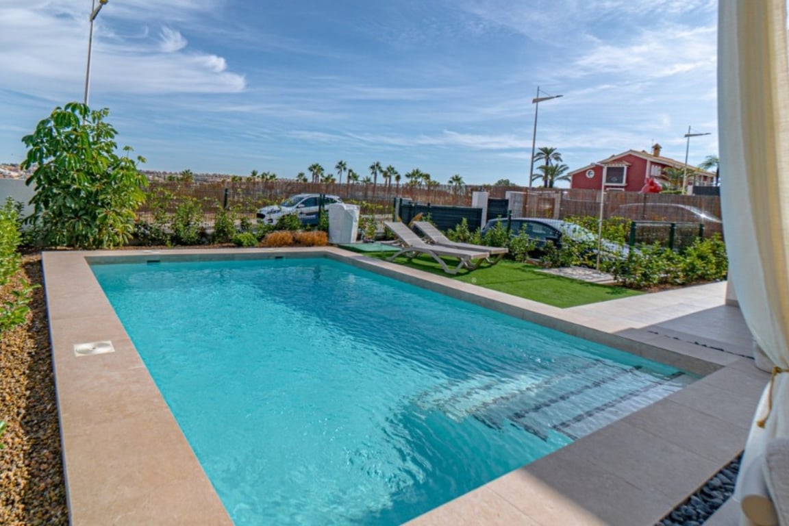 Villa in Alicante - Image 2